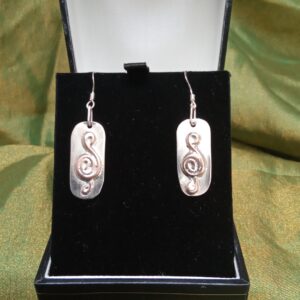 Hand crafted sterling silver earings with copper treble clef inlay made using recycled materials